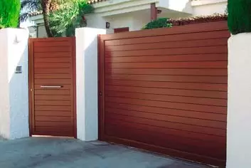 puerta automatica de garaje en benahavis